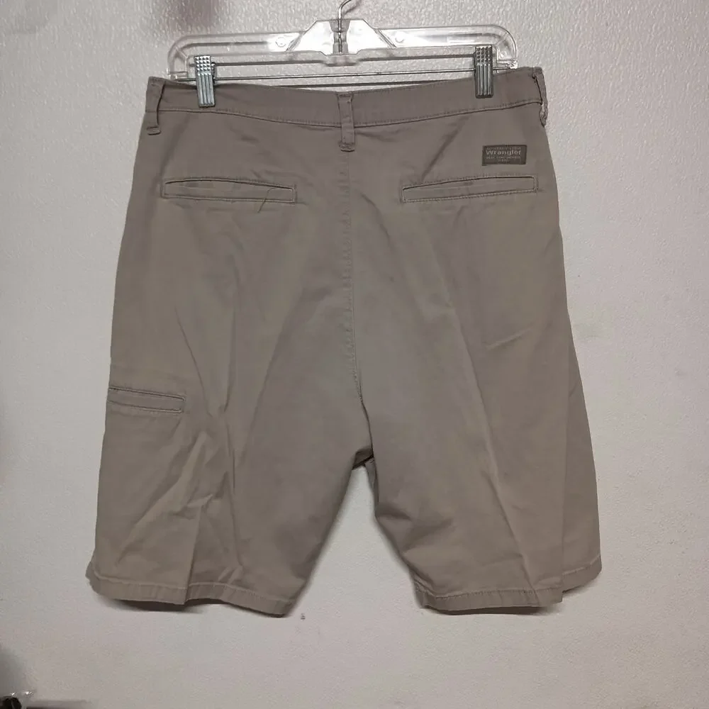 Wrangler Men’s Gray Chino Shorts Size 32 Flat Front Casual 10